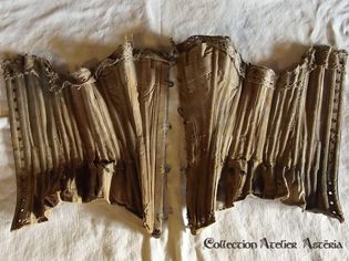 Découverte d'un corset ancien - Discovery of an old corset
