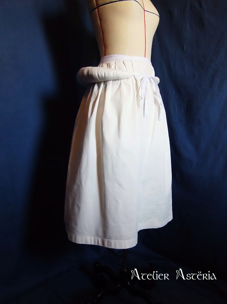 Sous-jupon XVIIIe siècle et pouf 1700-1750 / 18Th Century under-petticoat & 1700-1750 bum roll