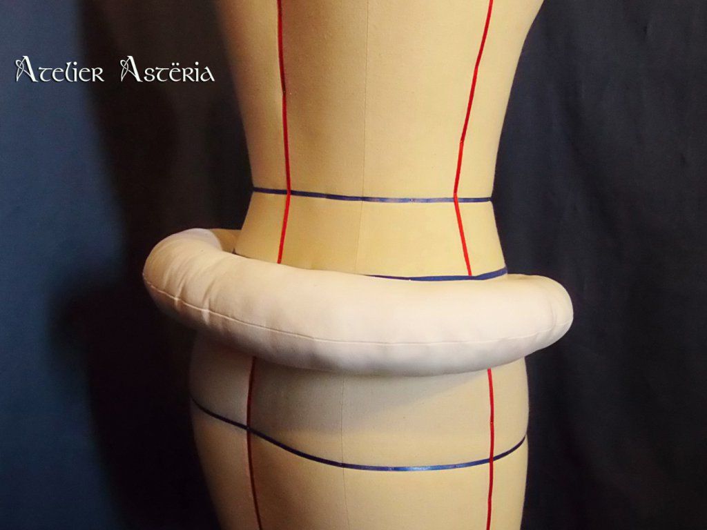 Pouf (faux-cul) 1700-1750 / 1700-1750 bum roll