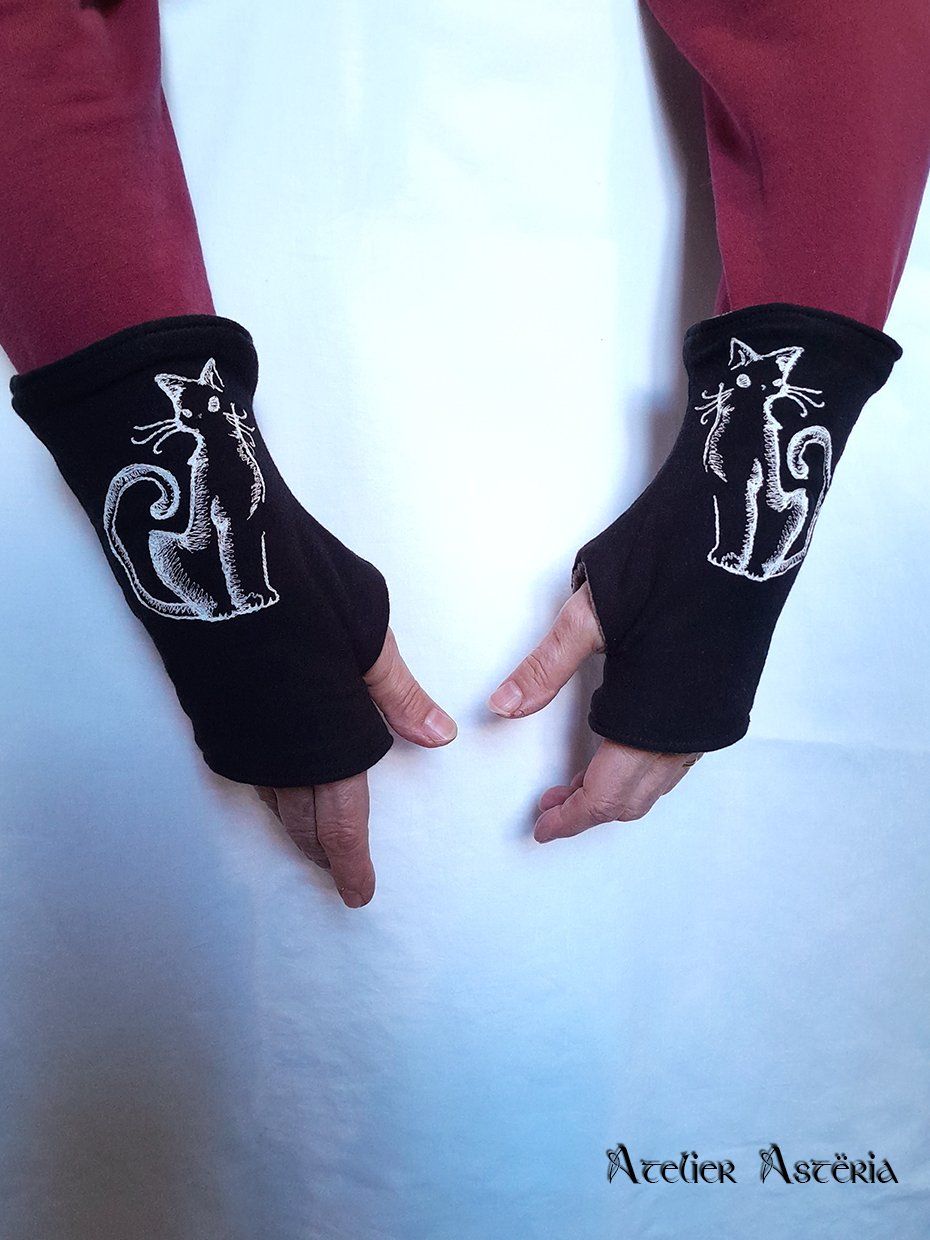 Mitaines brodé motif Halloween / Halloween design embroidered fingerless gloves