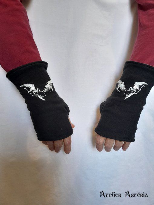 Mitaines brodé motif Halloween / Halloween design embroidered fingerless gloves