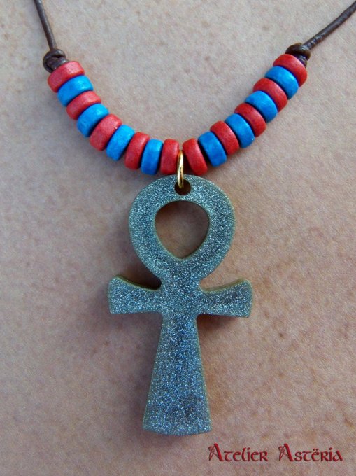 Nephtys : collier avec perles et pendentif croix d’Ankh / necklace with beads and Ankh pendant