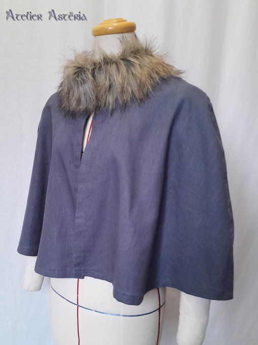 Oréade : pèlerine fantasy col en fourrure / fur collar fantasy capelet