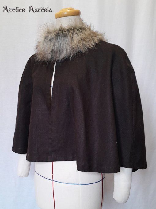 Oréade : pèlerine fantasy col en fourrure / fur collar fantasy capelet