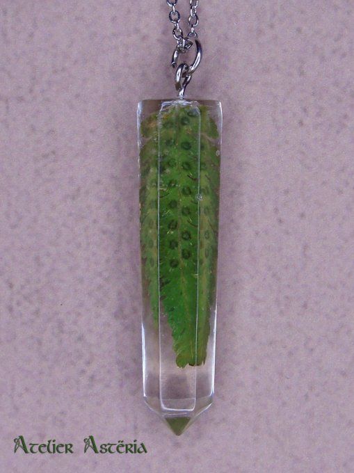 Attis : pendentifs cristaux plantes / plants crystal pendants